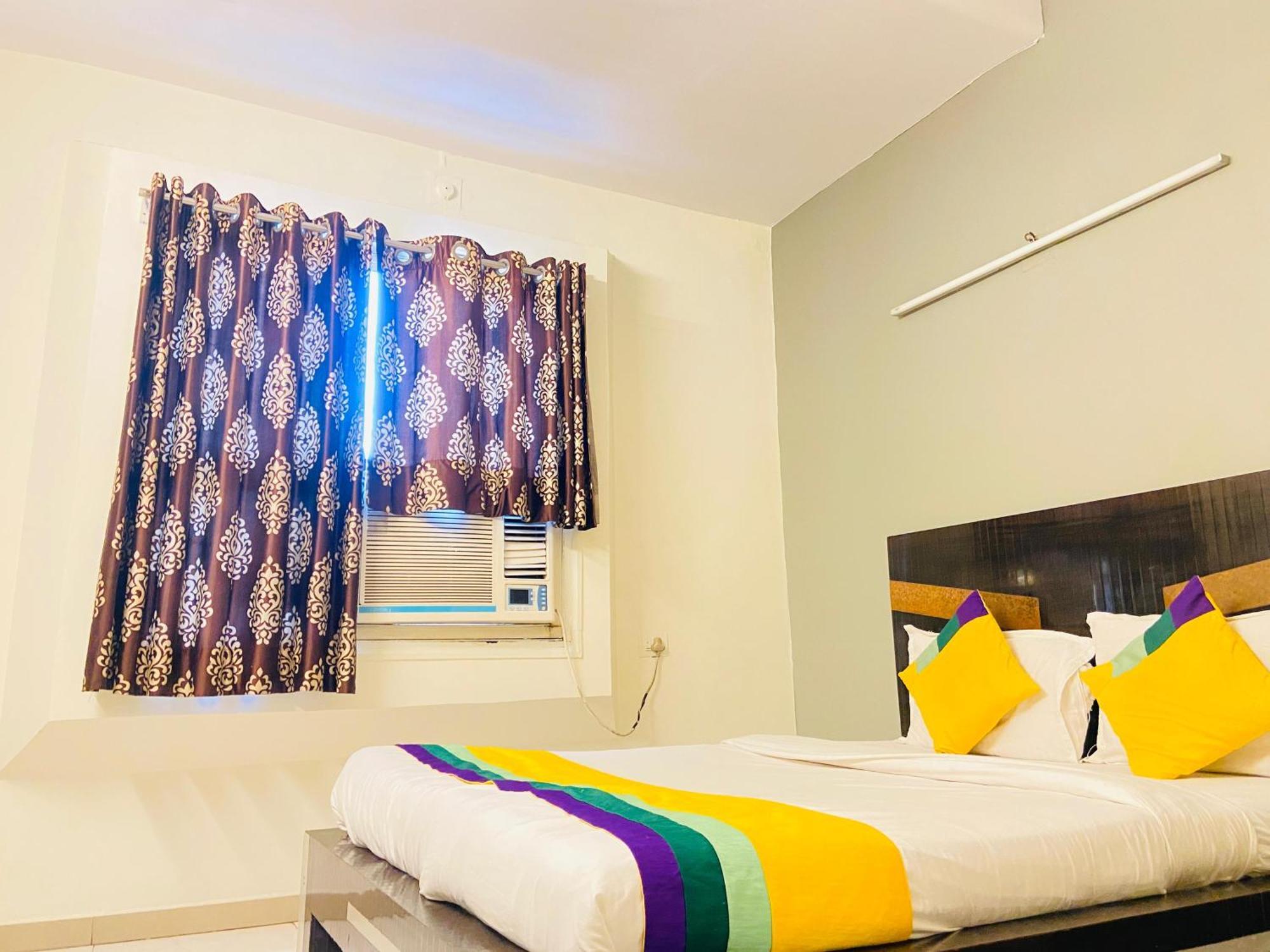 Hotel Aakash Navrangpura Ahmedabad Exterior foto