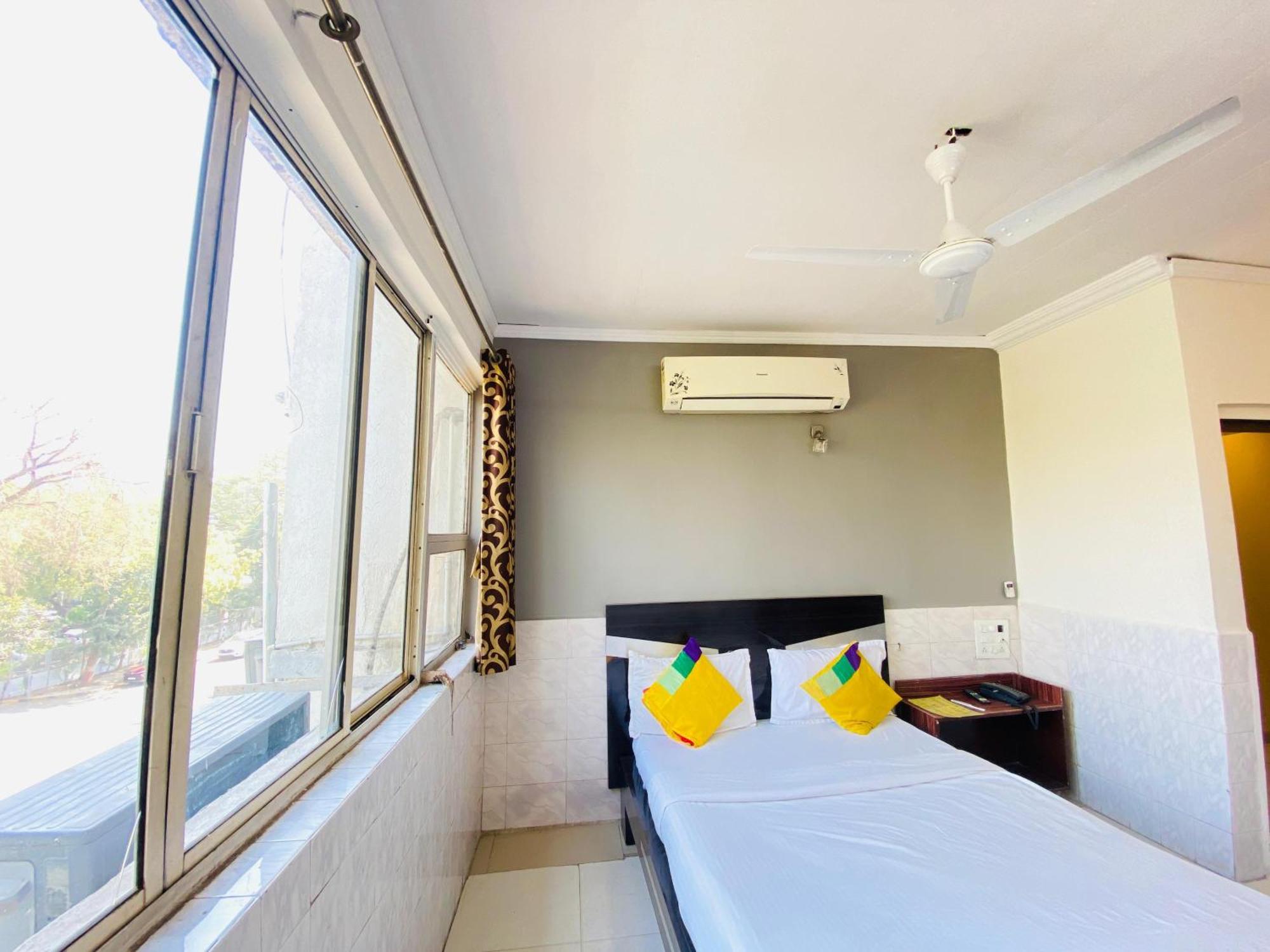 Hotel Aakash Navrangpura Ahmedabad Exterior foto