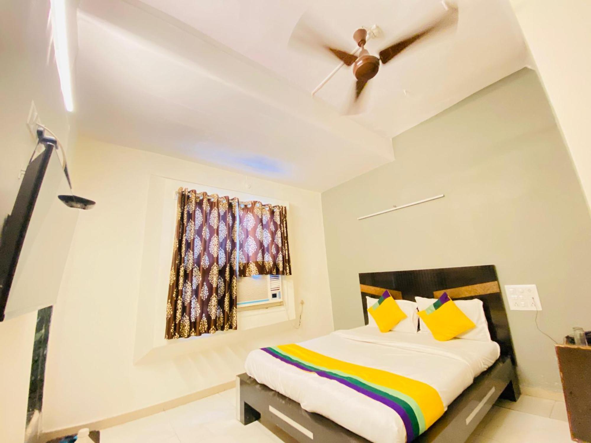 Hotel Aakash Navrangpura Ahmedabad Exterior foto