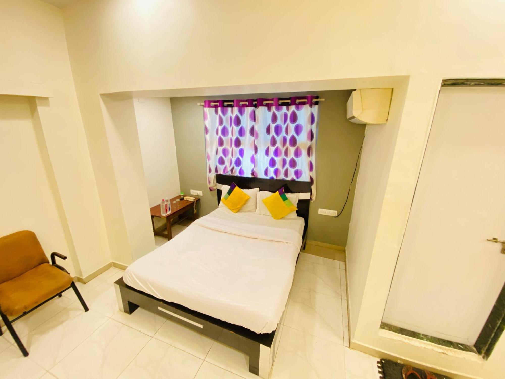 Hotel Aakash Navrangpura Ahmedabad Exterior foto