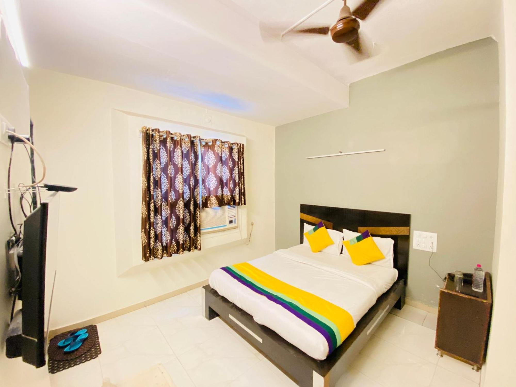 Hotel Aakash Navrangpura Ahmedabad Exterior foto