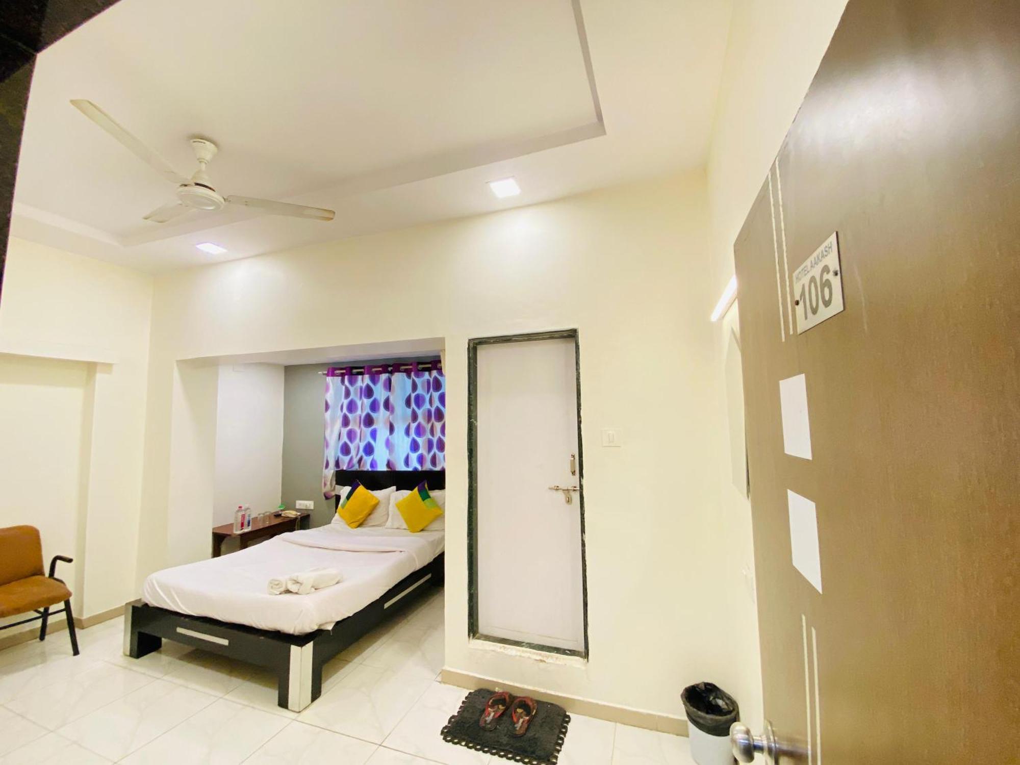 Hotel Aakash Navrangpura Ahmedabad Exterior foto